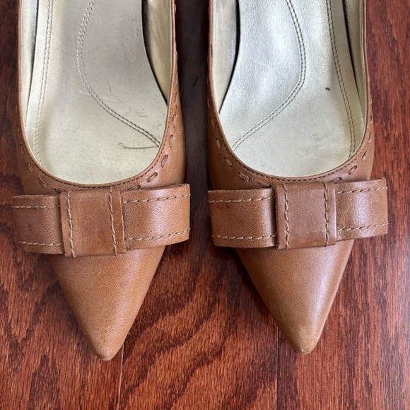 Tahari Camel Munich Kitten Heels with Bow Detail, 8 - Picture 2 of 8